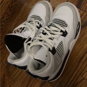 Kids 4 Jordan in a size 3y